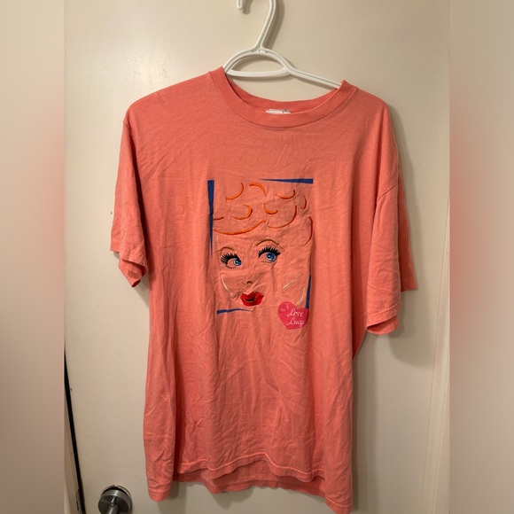 Vintage 1997 MGM Grand I Love Lucy Pink Embroidered Shirt - Picture 2 of 6